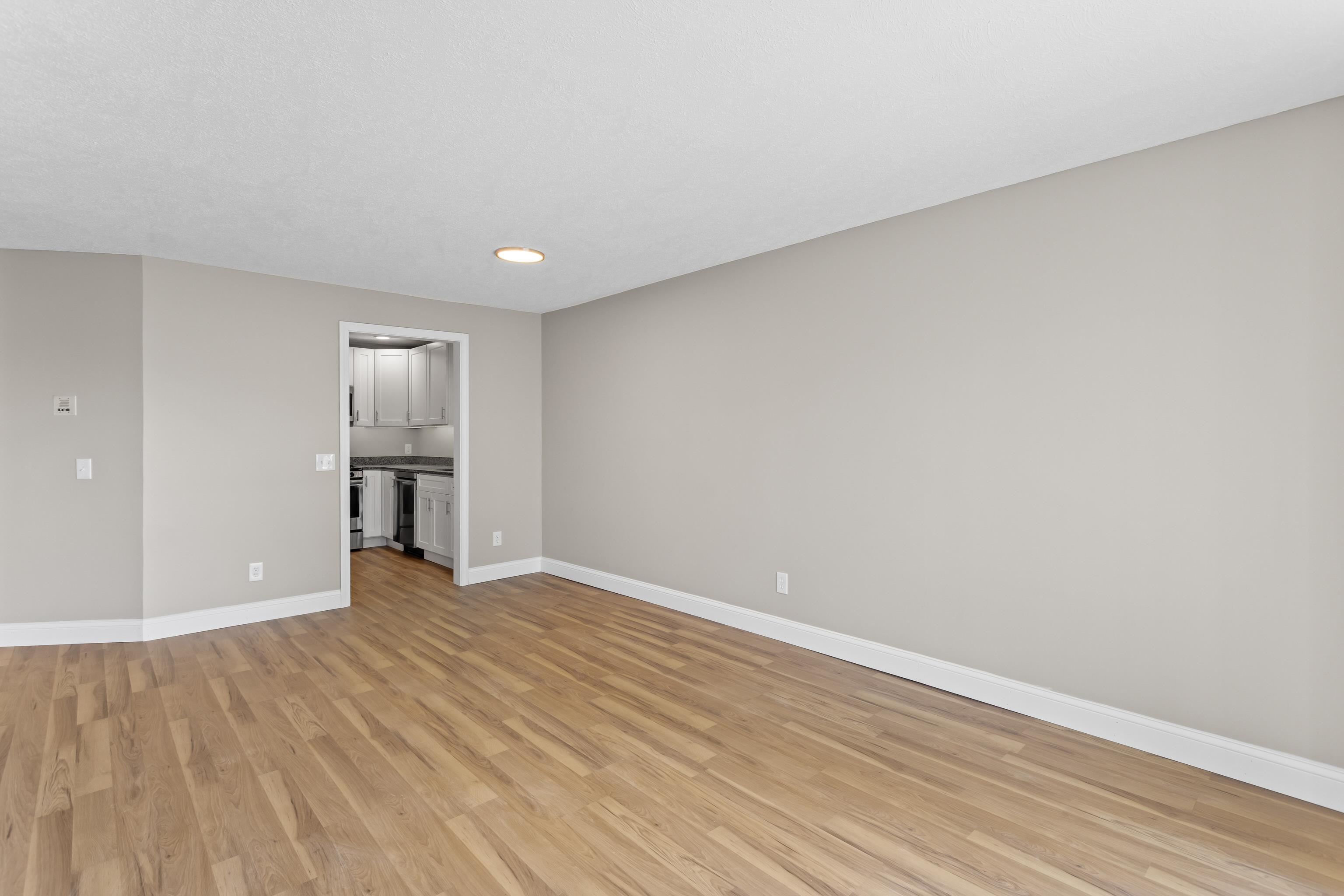 379 Huse Road, Unit 34 Manchester, NH 03103 - Photo 10 of 31 Gallery Image 10