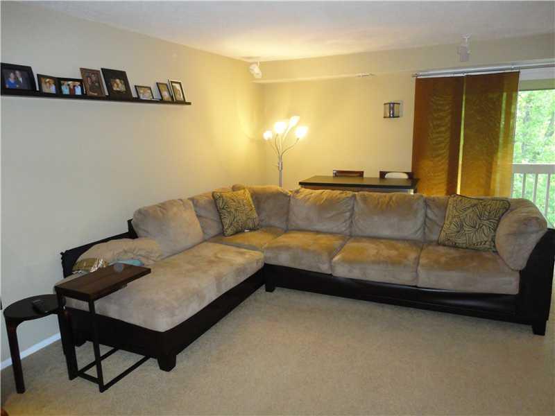 329-b-31 Ridge Point Circle Bridgeville, PA 15017 - Photo 3 of 17 Living Room.