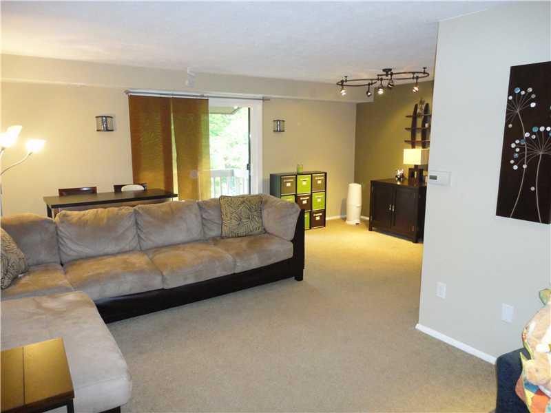 329-b-31 Ridge Point Circle Bridgeville, PA 15017 - Photo 4 of 17 Dining Room.