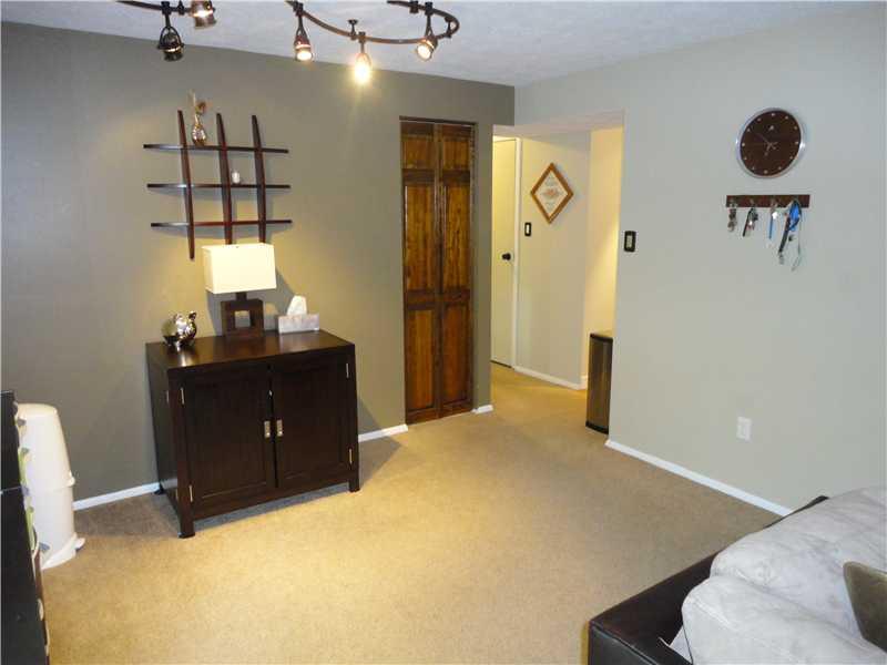 329-b-31 Ridge Point Circle Bridgeville, PA 15017 - Photo 5 of 17 Dining Room.