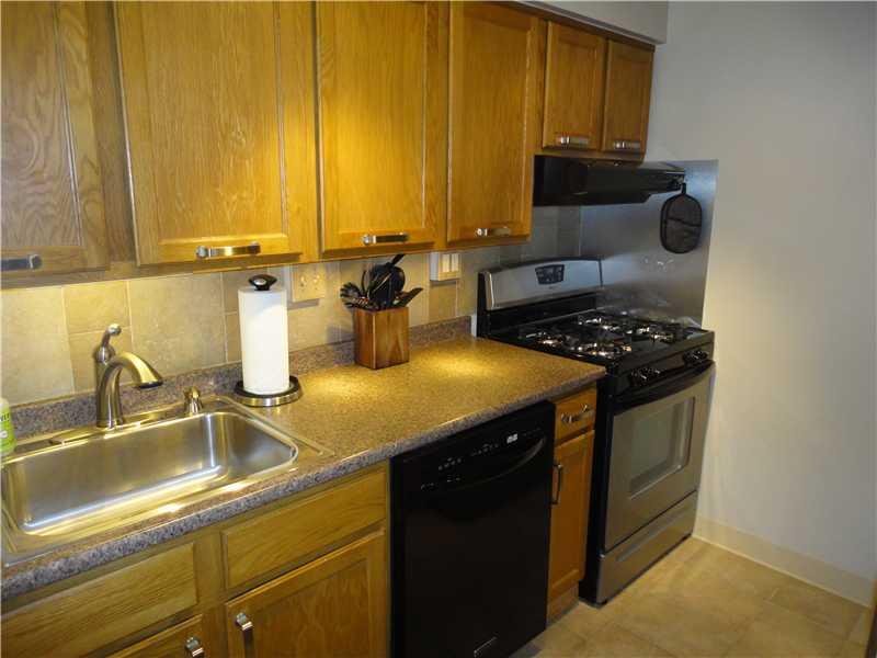 329-b-31 Ridge Point Circle Bridgeville, PA 15017 - Photo 6 of 17 Kitchen.