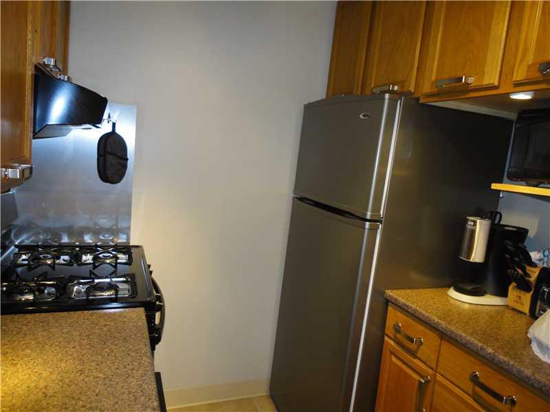 329-b-31 Ridge Point Circle Bridgeville, PA 15017 - Photo 7 of 17 Kitchen.