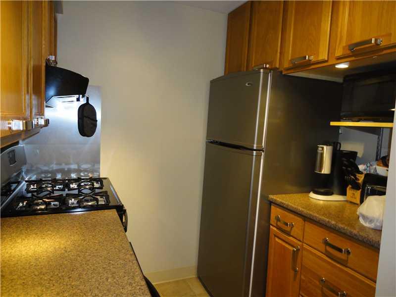 329-b-31 Ridge Point Circle Bridgeville, PA 15017 - Photo 8 of 17 Kitchen.