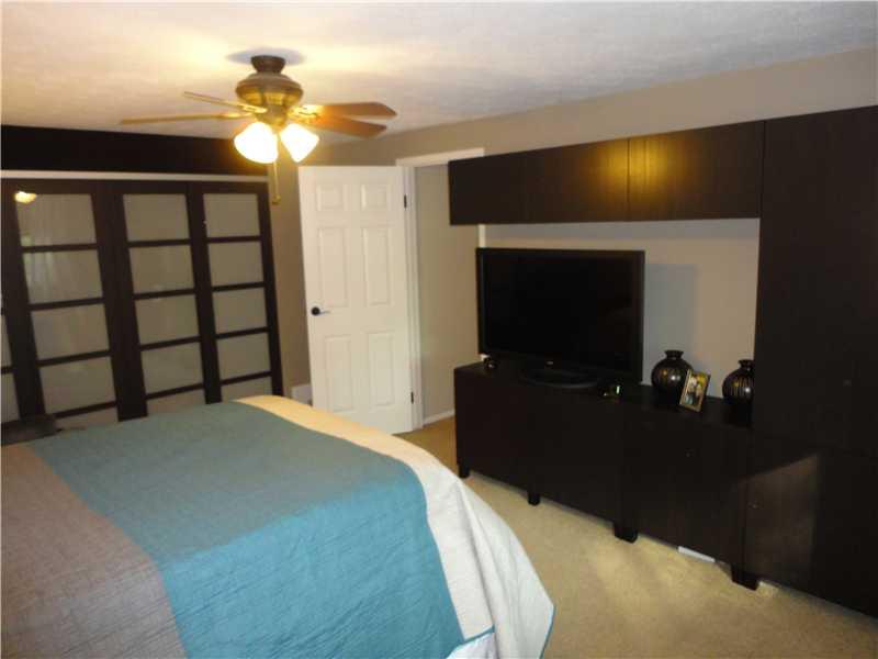 329-b-31 Ridge Point Circle Bridgeville, PA 15017 - Photo 10 of 17 Master Bedroom.