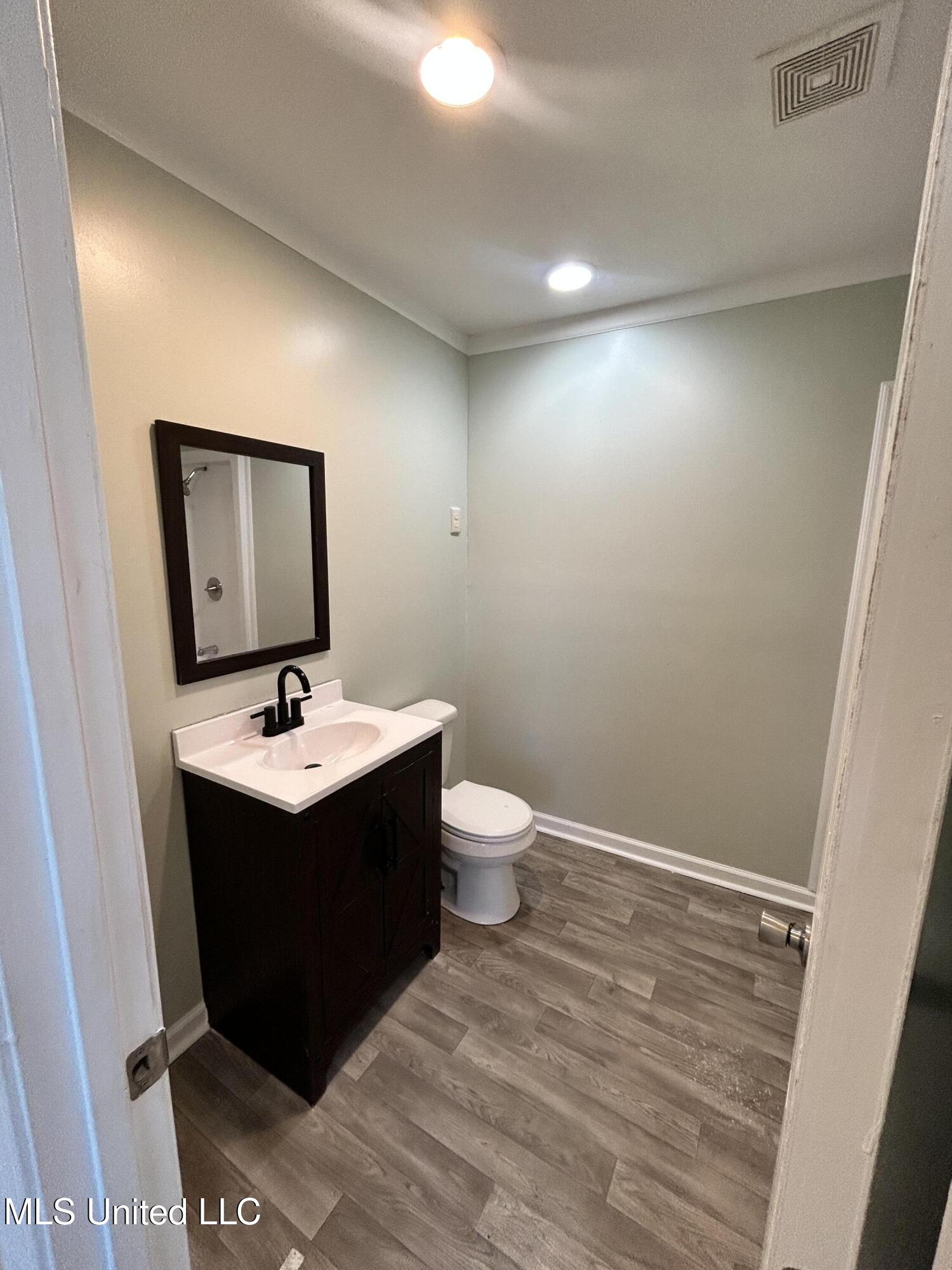 287 Stinson Road Holly Springs, MS 38635 - Photo 9 of 19 Bathroom 1