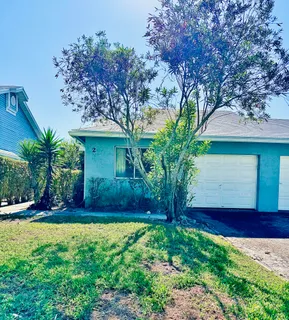 $220,000 | 3795 Island Club Circle East, Unit 10, Lake Worth, FL 33462