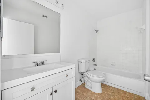 $269,000 | 3795 Island Club Circle East, Unit 10, Lake Worth, FL 33462