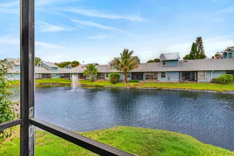 $269,000 | 3795 Island Club Circle East, Unit 10, Lake Worth, FL 33462