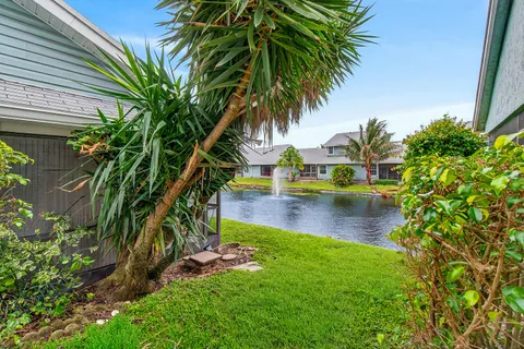 $269,000 | 3795 Island Club Circle East, Unit 10, Lake Worth, FL 33462