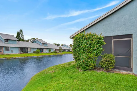 $269,000 | 3795 Island Club Circle East, Unit 10, Lake Worth, FL 33462