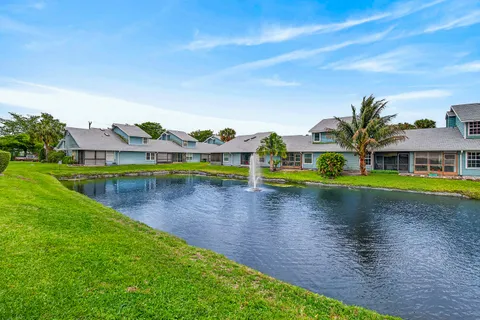 $269,000 | 3795 Island Club Circle East, Unit 10, Lake Worth, FL 33462