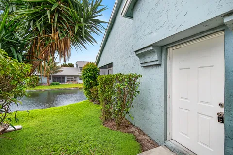 $269,000 | 3795 Island Club Circle East, Unit 10, Lake Worth, FL 33462