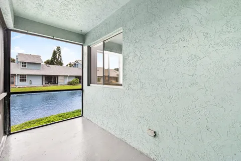 $269,000 | 3795 Island Club Circle East, Unit 10, Lake Worth, FL 33462