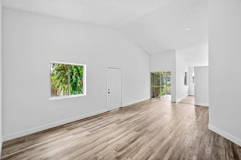 $269,000 | 3795 Island Club Circle East, Unit 10, Lake Worth, FL 33462