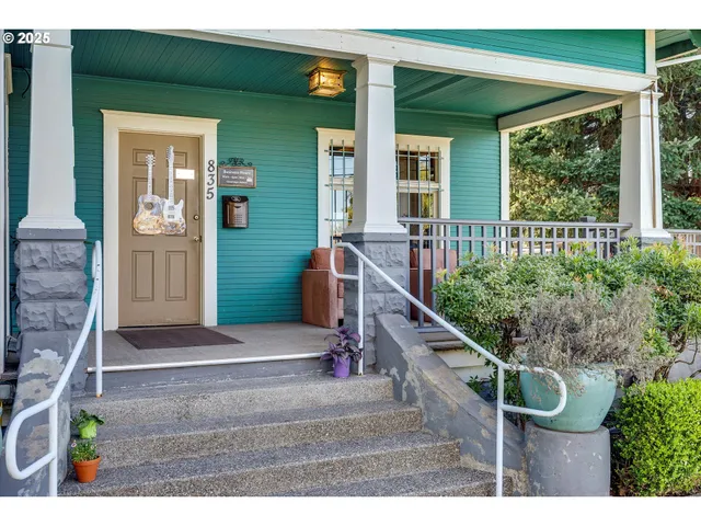 a house view with a outdoor space