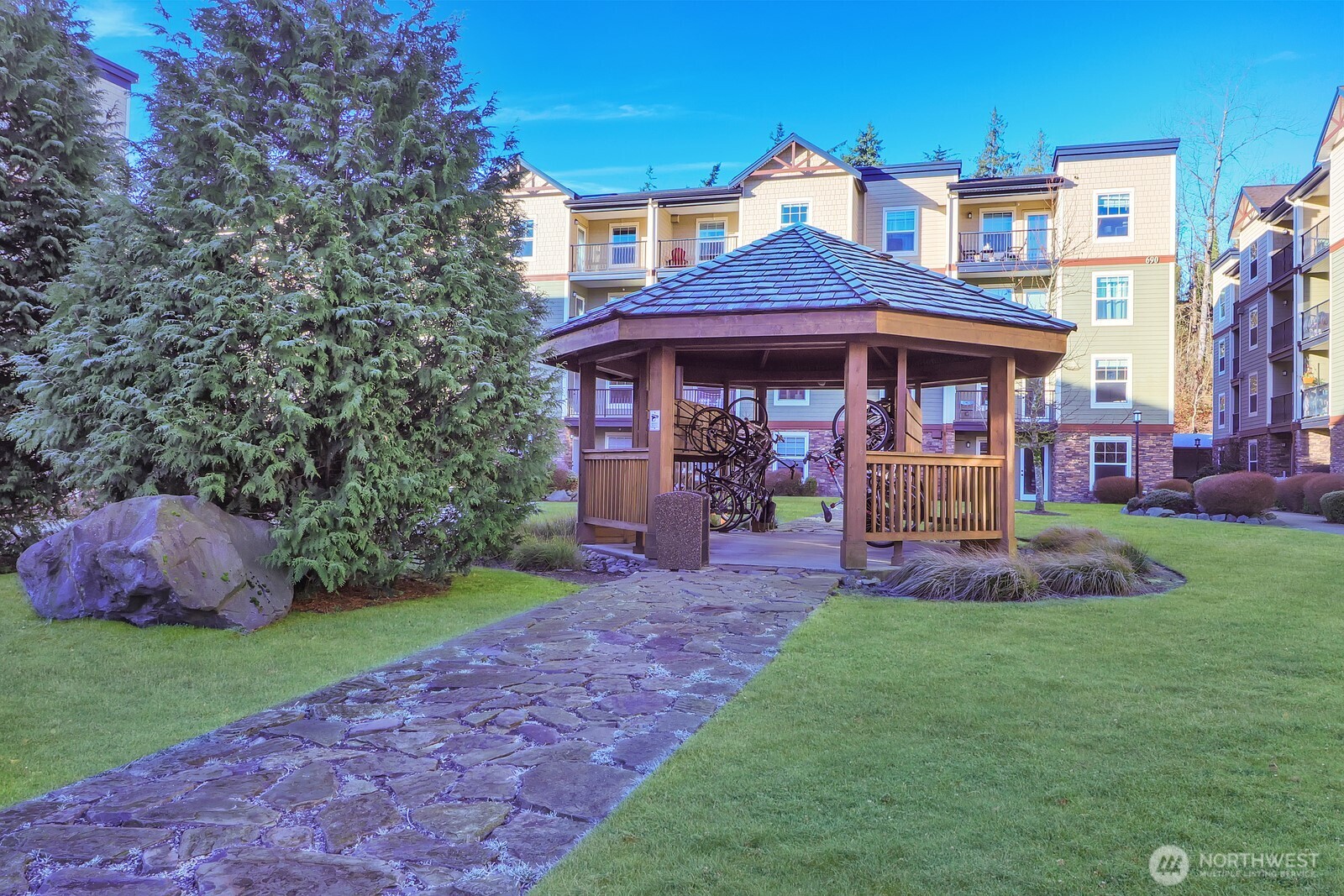 690 32nd Street, Unit B211 Bellingham, WA 98225 - Photo 19 of 23 a front view of a house with garden