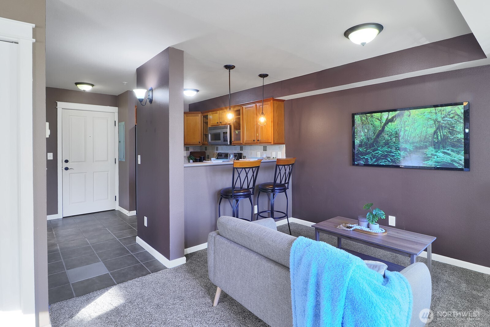690 32nd Street, Unit B211 Bellingham, WA 98225 - Photo 9 of 23 a living room with furniture and a table