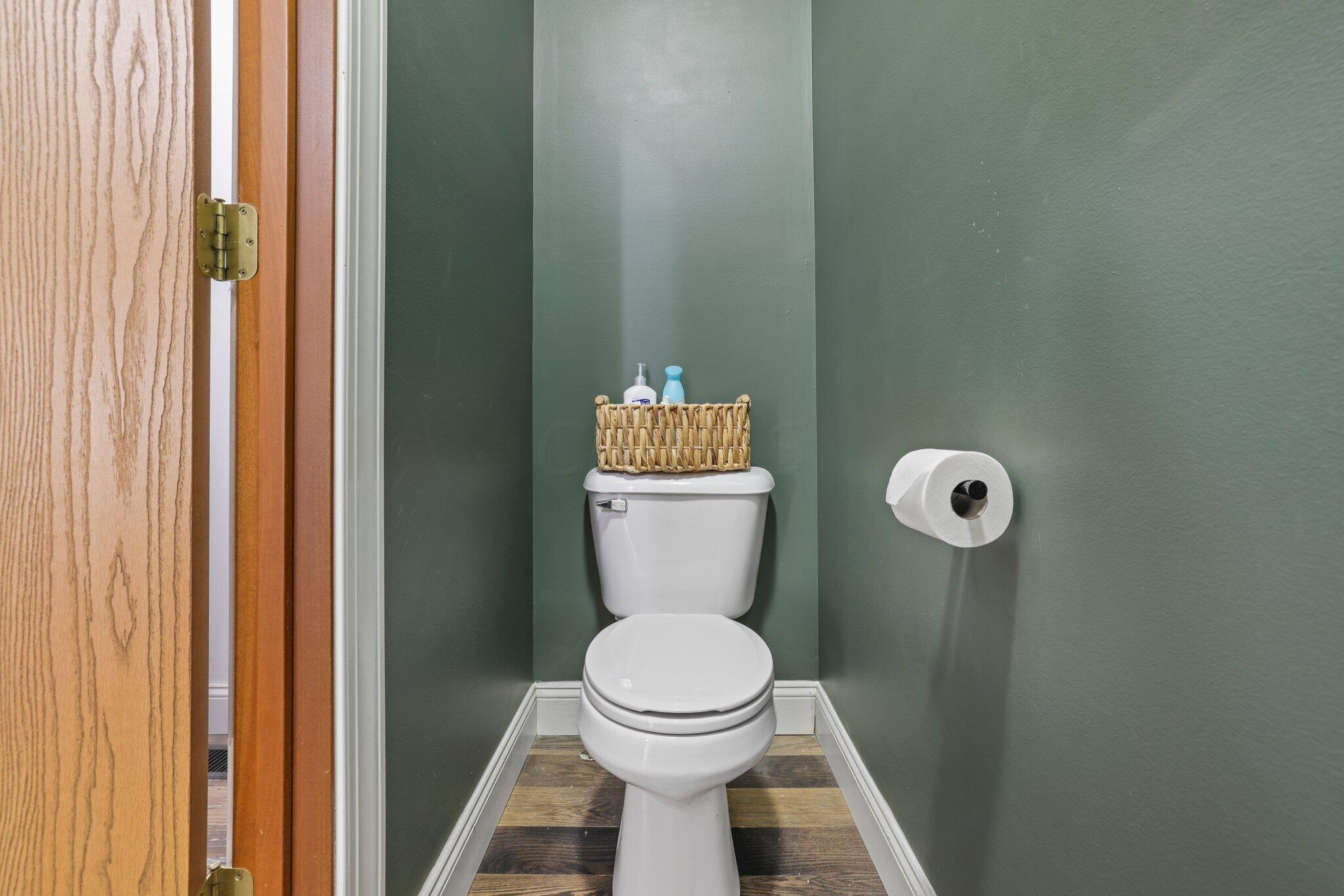 5137 Pleasant Chapel Road Southeast Newark, OH 43056 - Photo 18 of 77 Powder Room