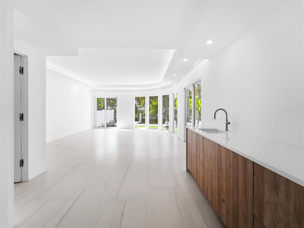 423 Hendricks Isle Fort Lauderdale, FL 33301 - Photo 32 of 77