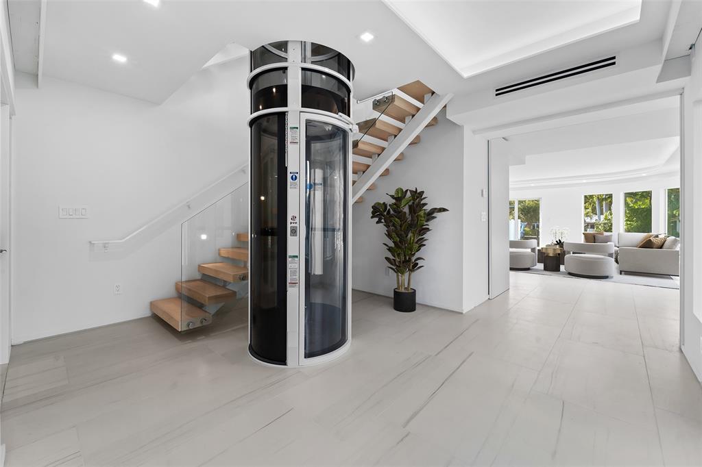 423 Hendricks Isle Fort Lauderdale, FL 33301 - Photo 4 of 77 DISCLAIMER