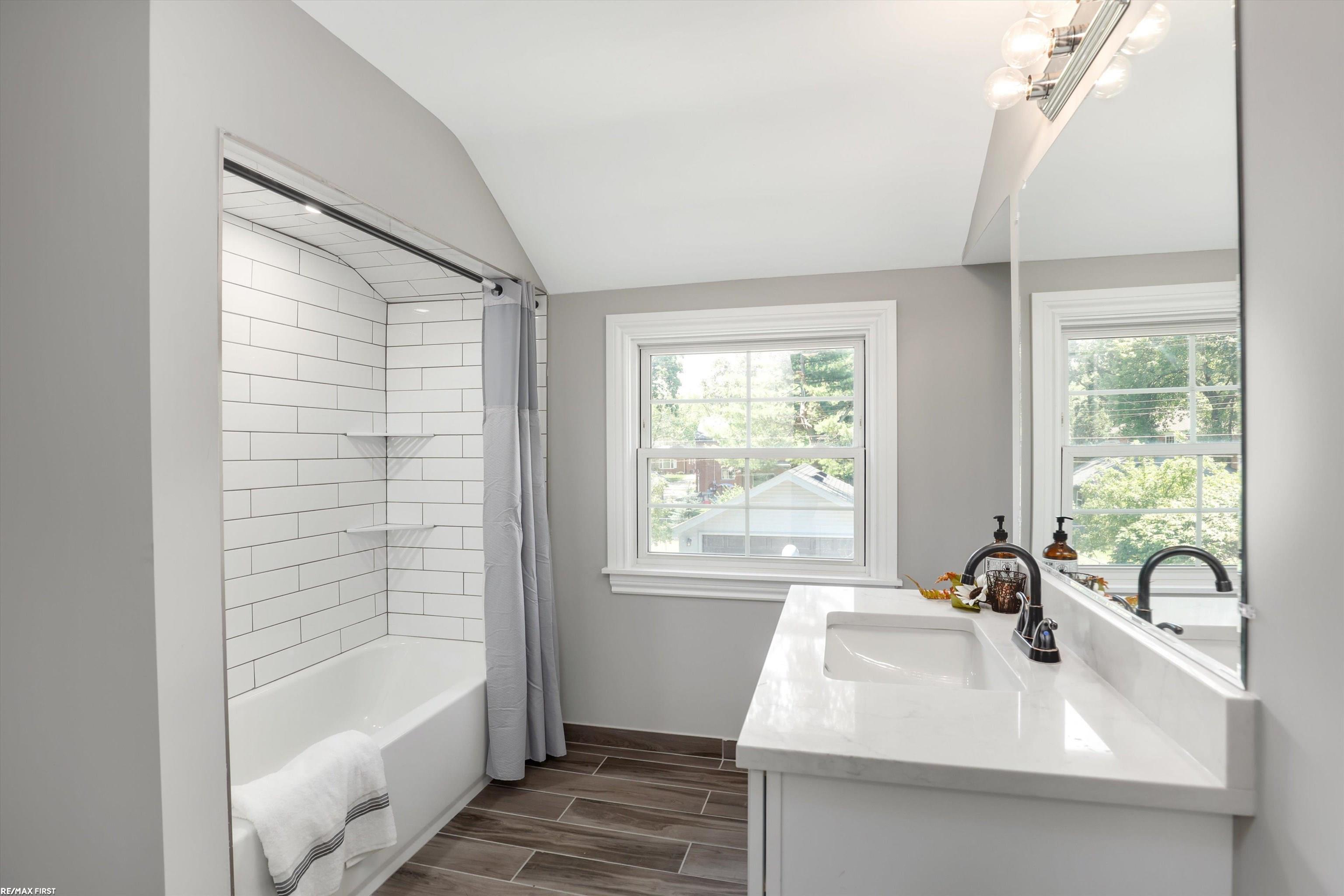 1771 Severn Road Grosse Pointe, MI 48236 - Photo 15 of 29 50146671-b6e1353c-2a50-4c3a-a8de-27c43b3b816d.JPG