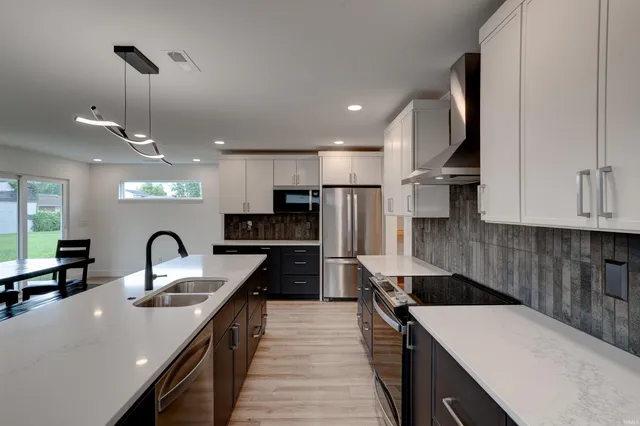 $405,000 | 1310 Mockingbird Lane, Mount Vernon, IN 47620