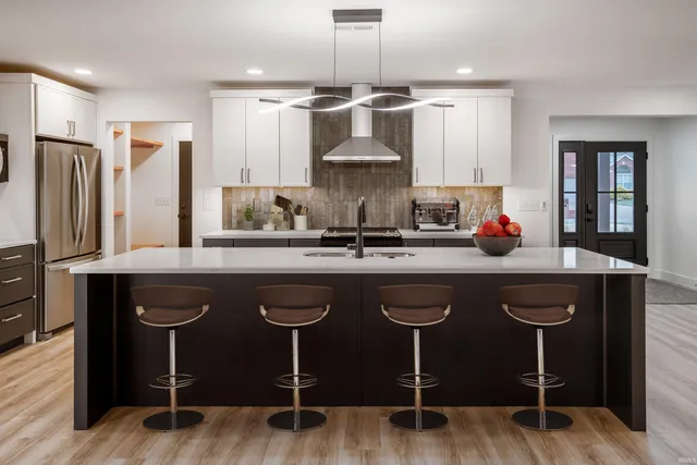 $410,990 | 1310 Mockingbird Lane, Mount Vernon, IN 47620