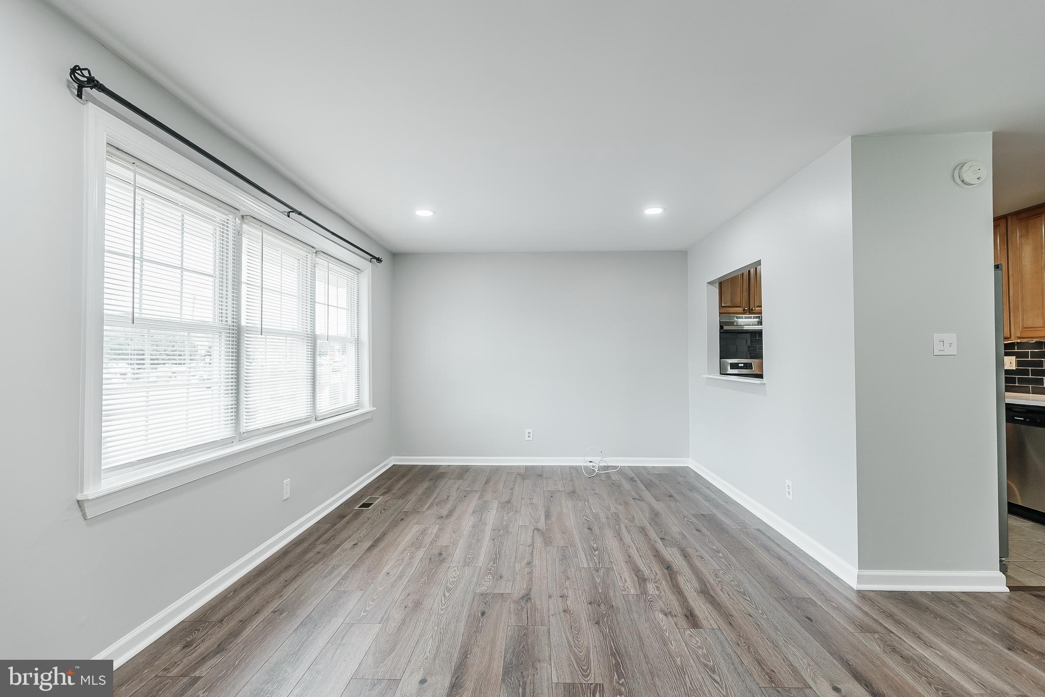 11935 Covert Road Philadelphia, PA 19154 - Photo 3 of 15 Gallery Image 3
