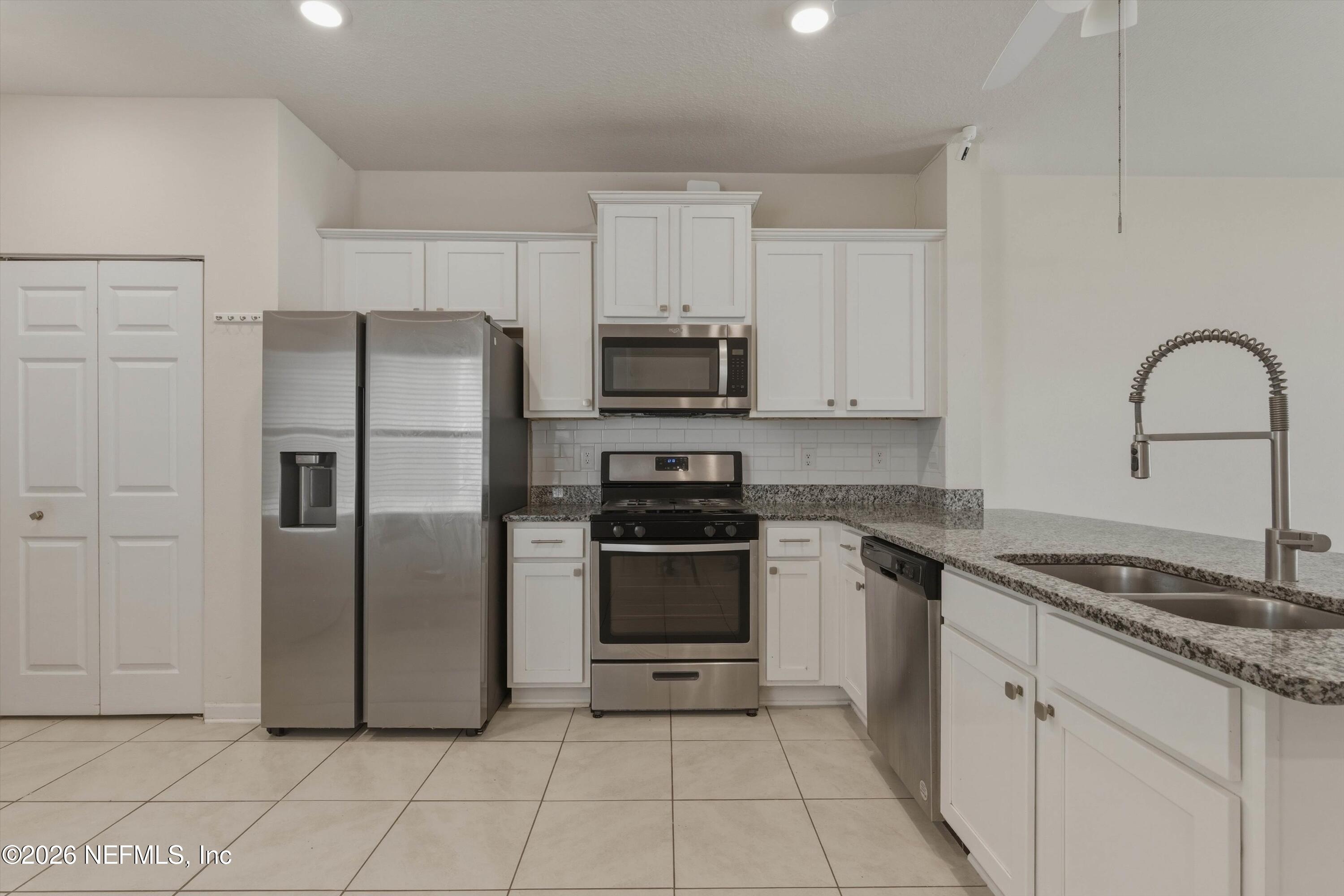 98 Coastline Way Street St. Augustine, FL 32092 - Photo 6 of 28 05-Kitchen