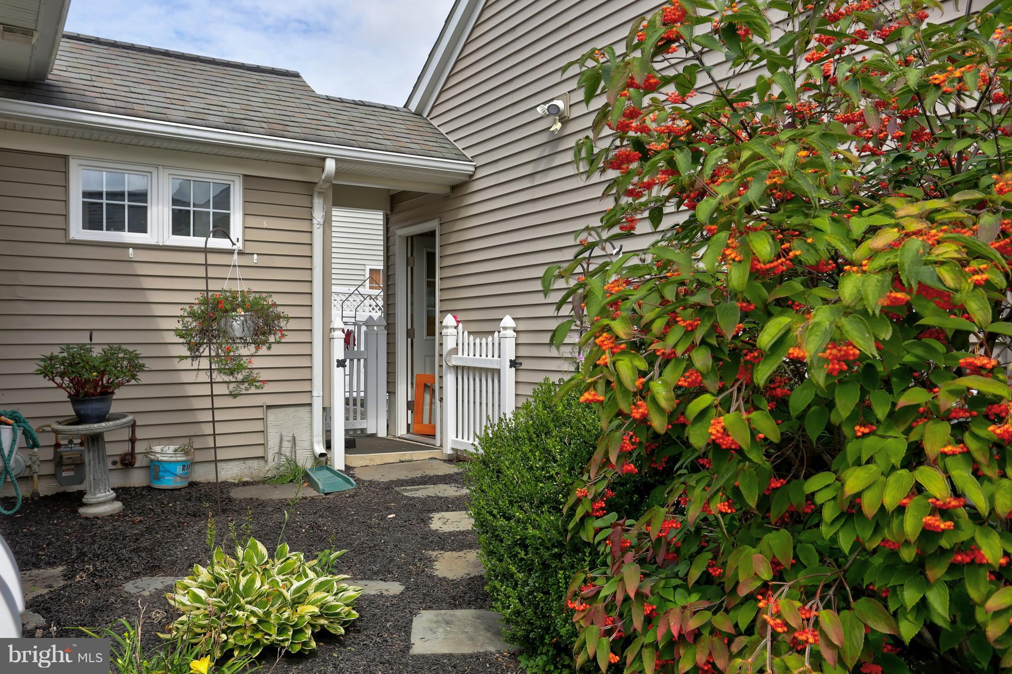 1017 Bond Street Lititz, PA 17543 - Photo 5 of 33