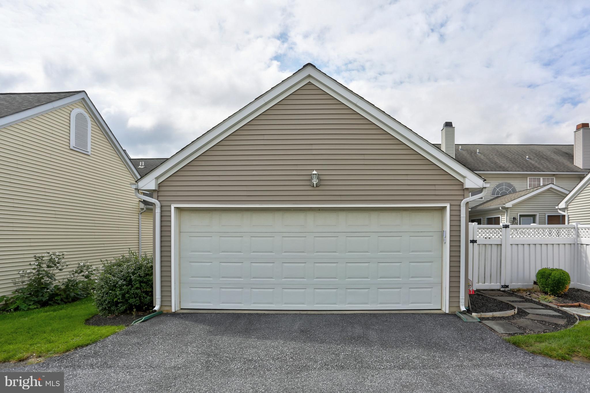 1017 Bond Street Lititz, PA 17543 - Photo 7 of 33