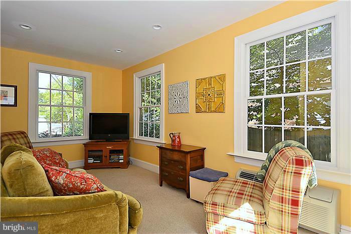 1012 Woodside Parkway Silver Spring, MD 20910 - Photo 13 of 28 Family Room