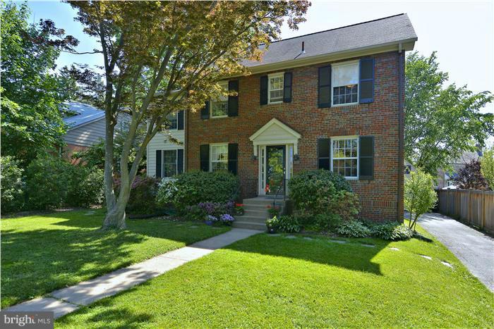 1012 Woodside Parkway Silver Spring, MD 20910 - Photo 6 of 28 Exterior (Front)