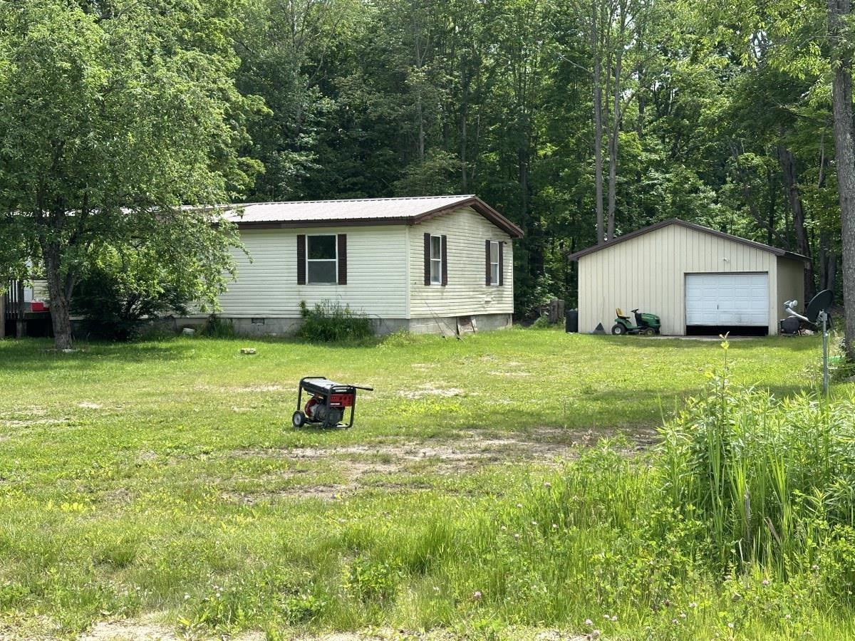 2724 35 1/2 Road Cadillac, MI 49601 - Photo 5 of 10 Gallery Image 5