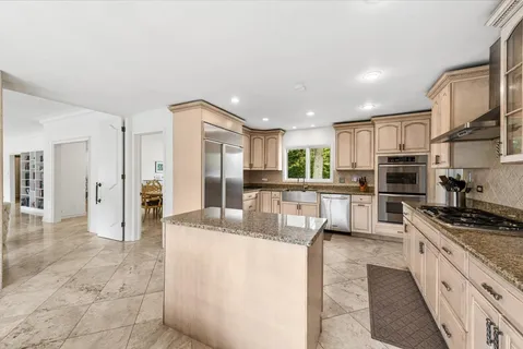 $1,750,000 | 14 Winnfield Circle, Northfield, IL 60093