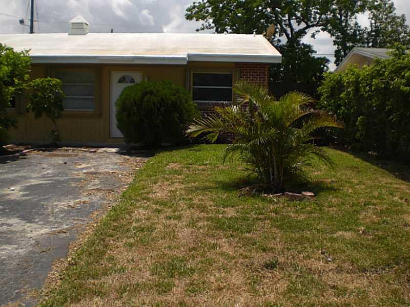 2605 Northeast 18th Terrace, Unit B Lighthouse Point, FL 33064 - Photo 1 of 1 Exterior Front