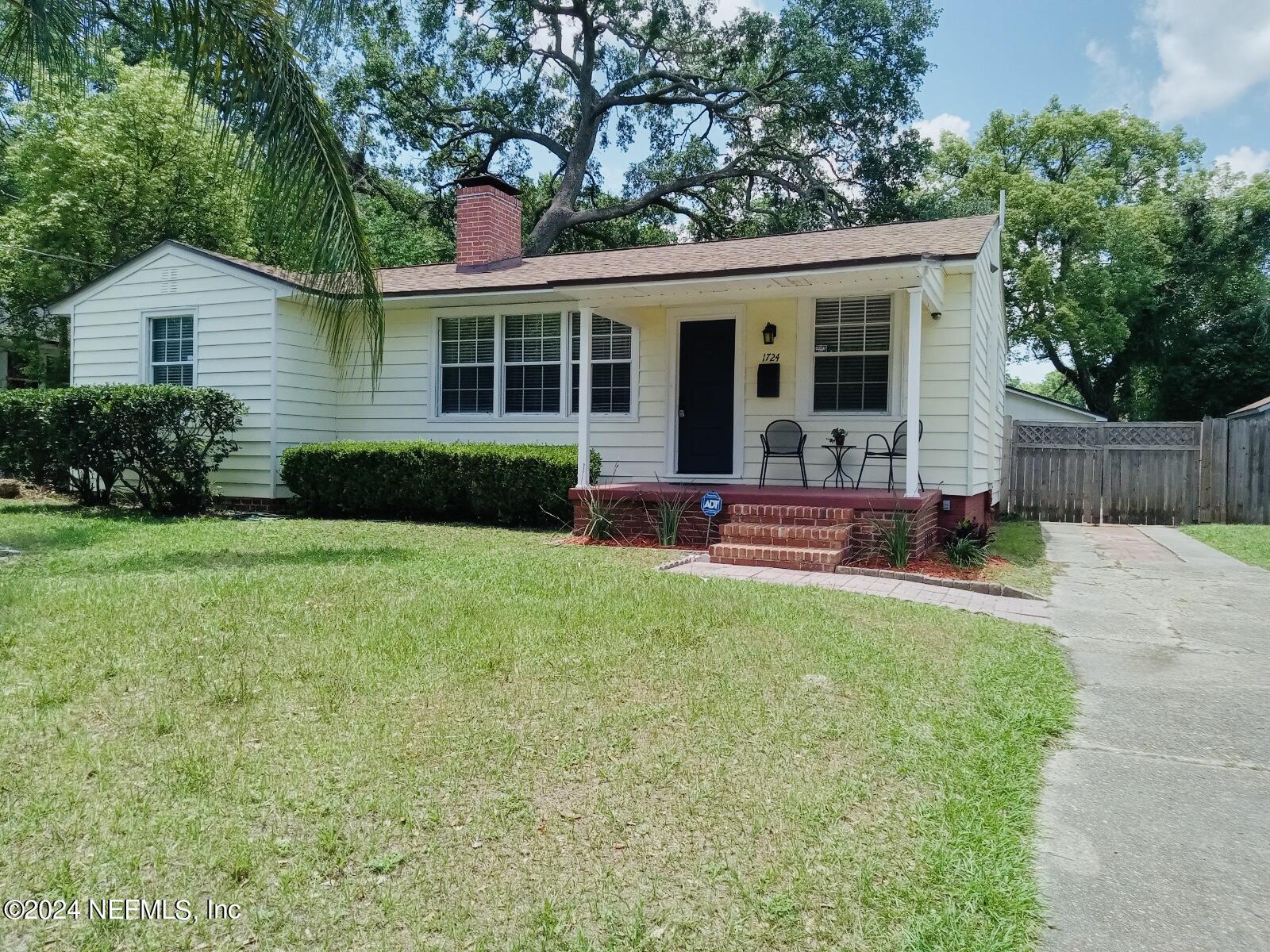 1724 Planters Road Jacksonville, FL 32207 - Photo 1 of 17 front view of a house with a yard