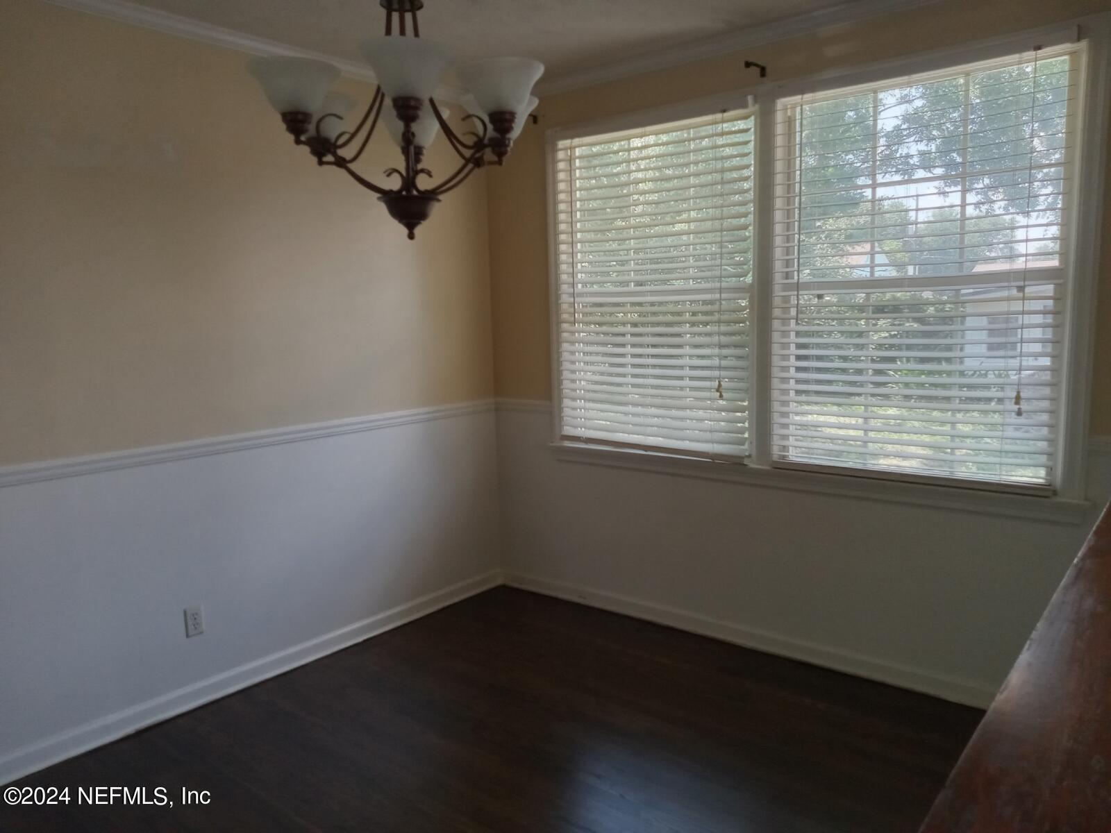 1724 Planters Road Jacksonville, FL 32207 - Photo 6 of 17 a view of a room that has a window in it