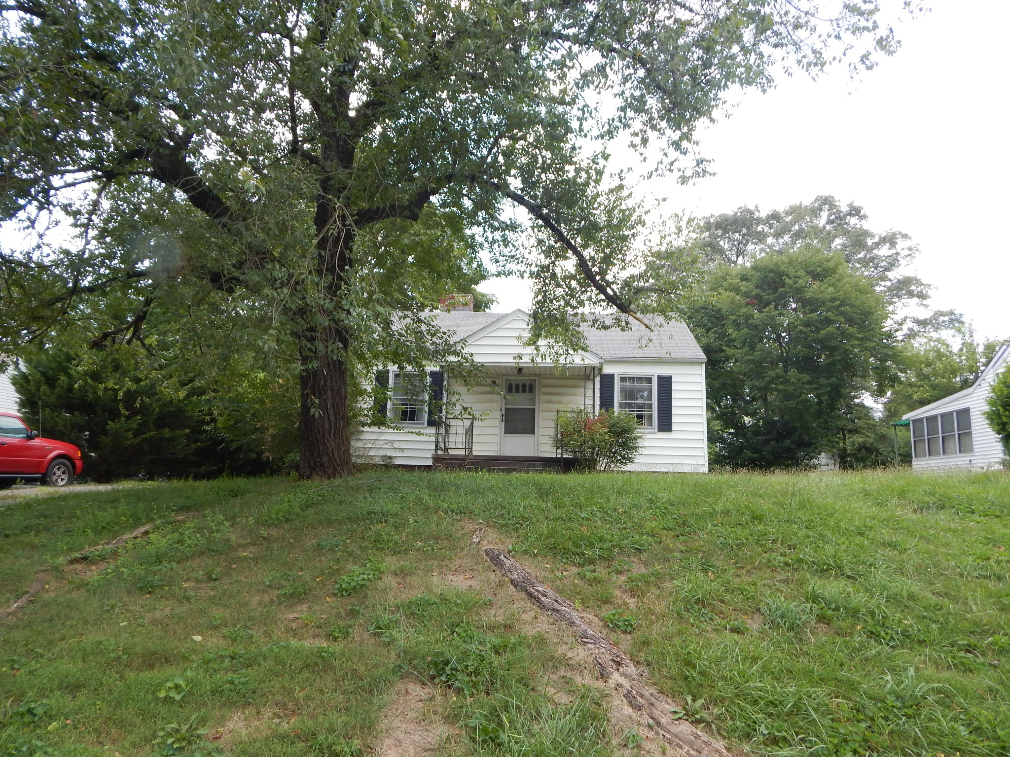 1747 North Wright Road Alcoa, TN 37701 - Photo 2 of 16 Gallery Image 2