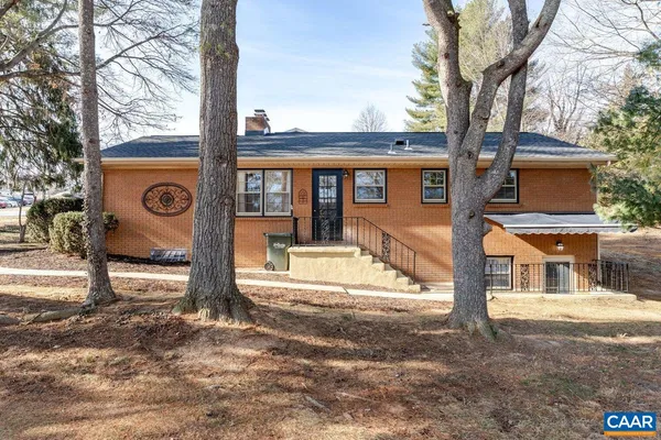 $347,500 | 1408 North Coalter Street, Staunton, VA 24401