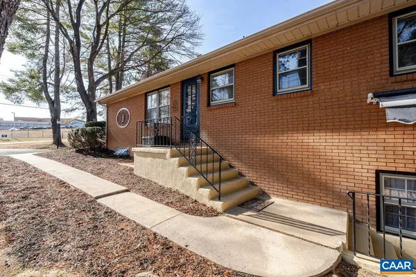 $347,500 | 1408 North Coalter Street, Staunton, VA 24401