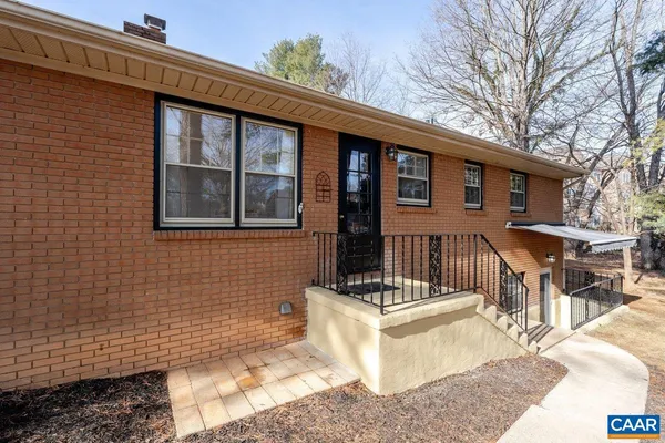 $347,500 | 1408 North Coalter Street, Staunton, VA 24401