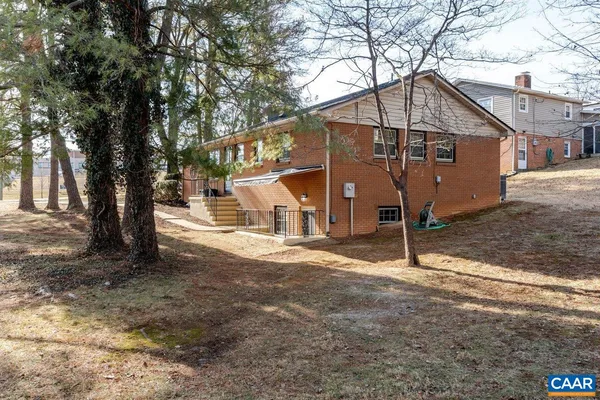 $347,500 | 1408 North Coalter Street, Staunton, VA 24401