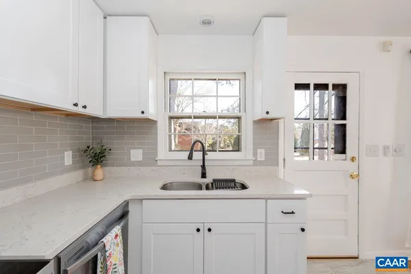 $347,500 | 1408 North Coalter Street, Staunton, VA 24401