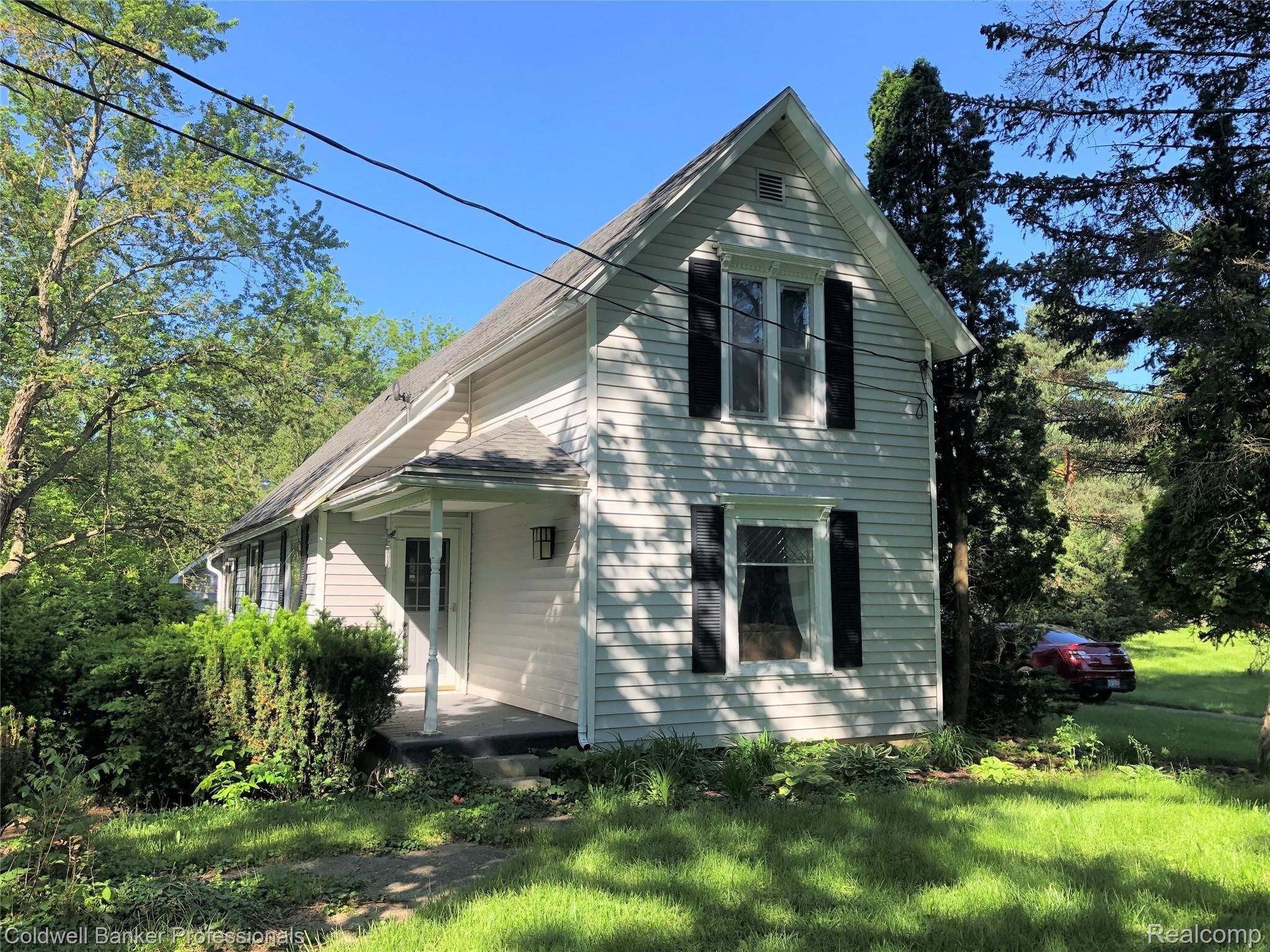 1820 South Morrice Road Owosso, MI 48867 - Photo 31 of 33 32 1820 front view.jpg