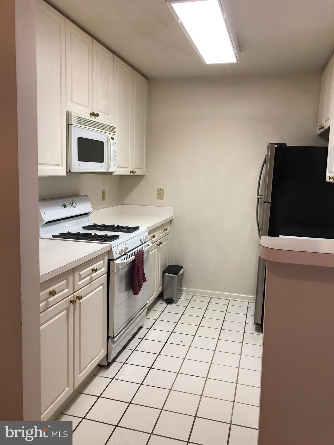 5563 Seminary Road, Unit 314 Falls Church, VA 22041 - Photo 12 of 21 KITCHEN