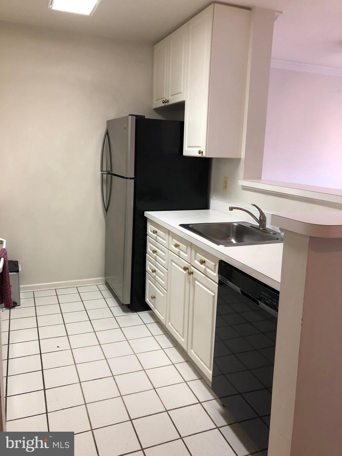 5563 Seminary Road, Unit 314 Falls Church, VA 22041 - Photo 13 of 21 KITCHEN