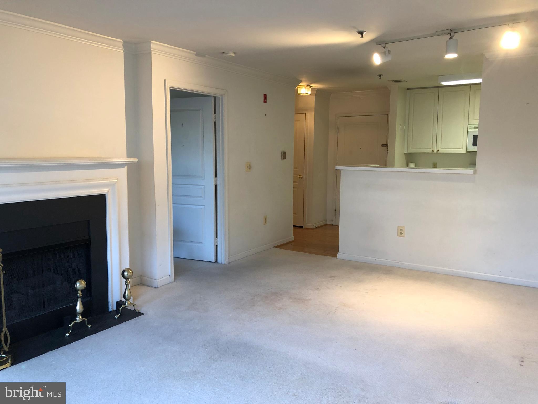 5563 Seminary Road, Unit 314 Falls Church, VA 22041 - Photo 6 of 21 LIVING ROOM