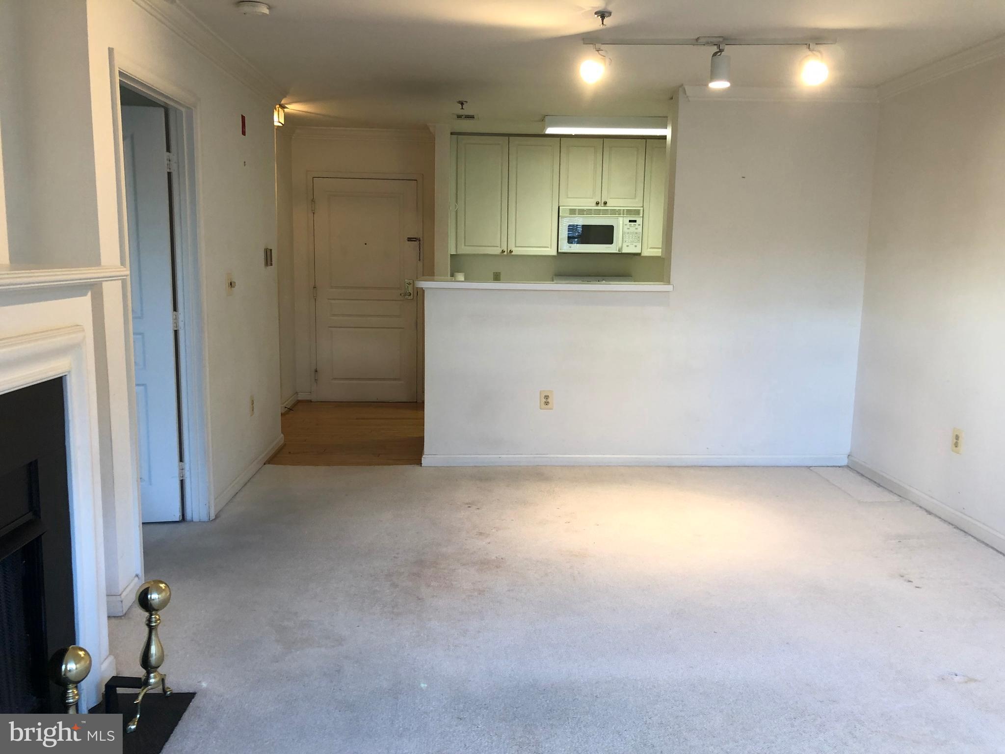 5563 Seminary Road, Unit 314 Falls Church, VA 22041 - Photo 8 of 21 LIVING ROOM