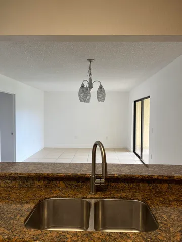 $1,950 | 1522 Lake Crystal Drive, Unit E, West Palm Beach, FL 33411